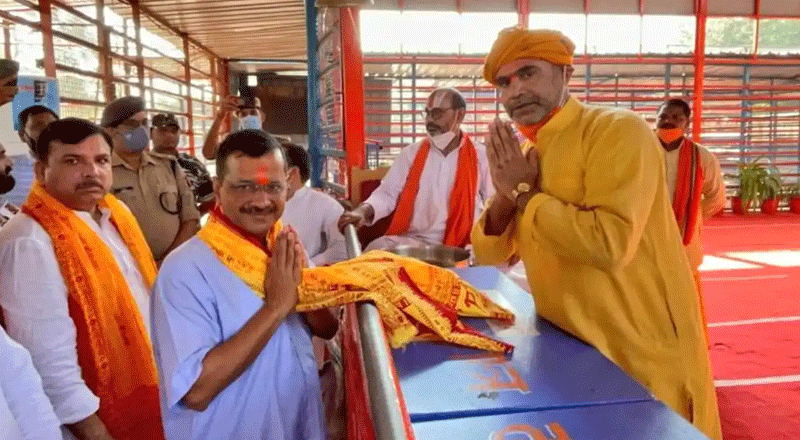 On Ayodhya visit, Kejriwal offers prayers at Ram Janmabhoomi